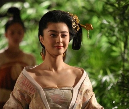 Phạm Băng Băng và những lần khoe ngực đầy trên màn ảnh