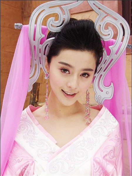 Phạm Băng Băng và những lần khoe ngực đầy trên màn ảnh