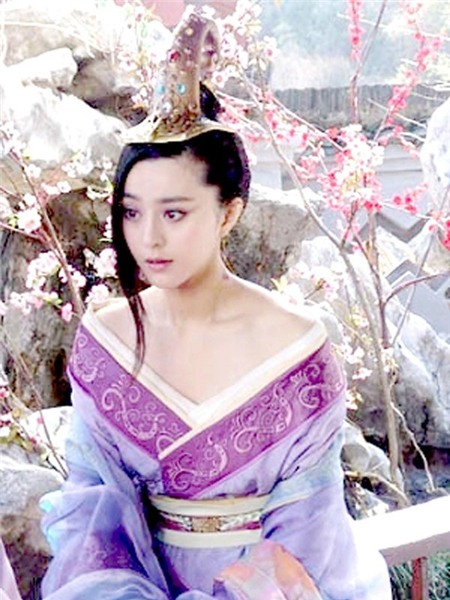 Phạm Băng Băng và những lần khoe ngực đầy trên màn ảnh