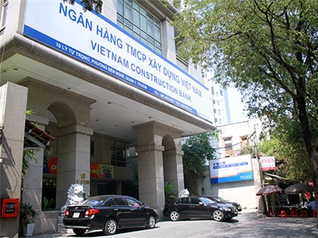 Chi nhánh VNCB trên đường Lý Tự Trọng, quận 1, TP HCM sáng 3-2.Ảnh: HOÀNG TRIỀU