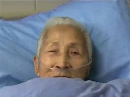 Cụ bà Liu Jieyu quên hẳn tiếng mẹ đẻ sau khi bị đột quỵ