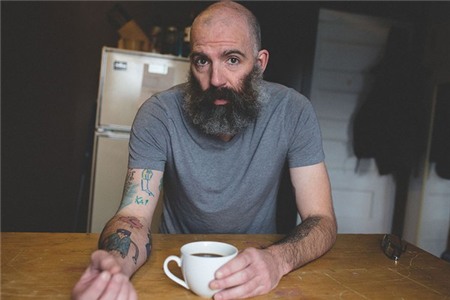 Ông bố không ngần ngại xăm các bức tranh nguệch ngoạc của con trai kín tay 1