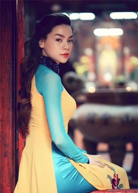 Hà Hồ diện áo dài cũng đẳng cấp