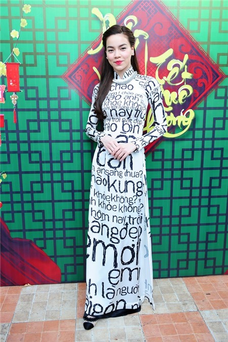 Hà Hồ diện áo dài cũng đẳng cấp
