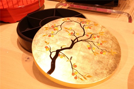 Nhà nổi bật nhất Tết này nhờ bình đẹp, hoa sang - 11