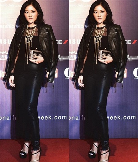 Cây đồ da già dặn không phù hợp với độ tuổi của Văn Mai Hương.  Bên cạnh đó, kiểu tóc và cách trang điểm đậm đà khiến cô trở nên dữ dằn.