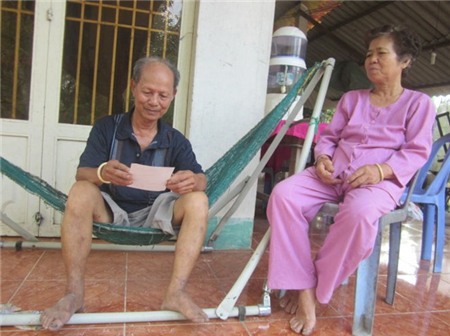 'Cuộc chiến' con ruồi trong chai nước