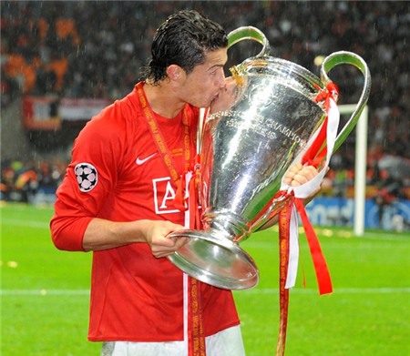 CR7 tròn 30 tuổi và 30 cột mốc đáng nhớ nhất trong sự nghiệp