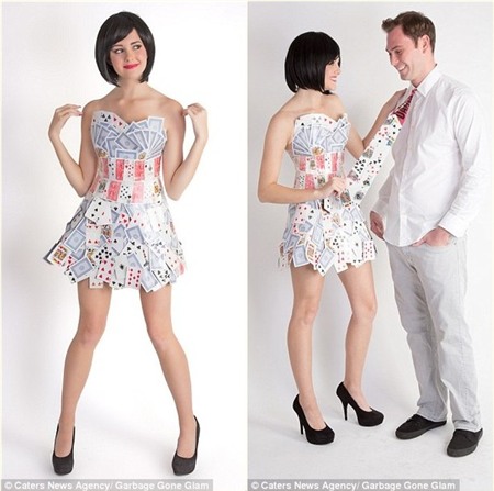 Ngạc nhiên với những bộ váy đẹp lộng lẫy làm từ rác thải 3