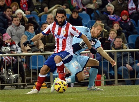 Ngoài sự tinh tế và hiệu quả, Arda Turan còn thi đấu như một chiến binh. Đây chính là lý do cầu thủ từng ném giày về phía trọng tài biên trong trận gặp Barca tại Cúp nhà vua đánh bật Gareth Bale khỏi đội hình kết hợp giữa hai đội.