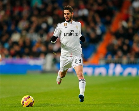 Koke là linh hồn nơi hàng tiền vệ của Atletico. Tuy nhiên, thời gian gần đây phong độ của ngôi sao người Tây Ban Nha có phần chững lại. Trong khi đó, Isco chơi rất thăng hoa trong màu áo Real Madrid. Vậy nên chẳng ngạc nhiên khi sao mai của Malaga được xướng tên trong đội hình này.