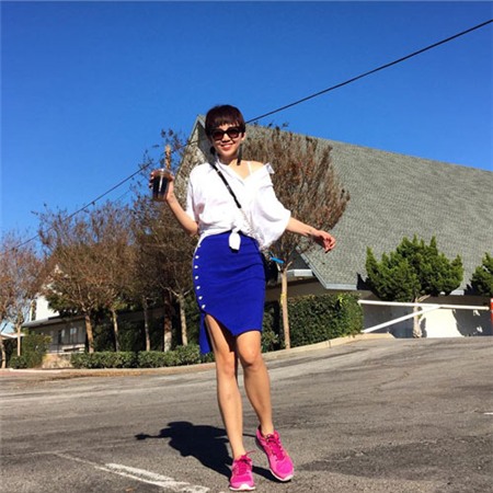 Học sao Việt biến tấu sơ mi trắng siêu sáng tạo - 4