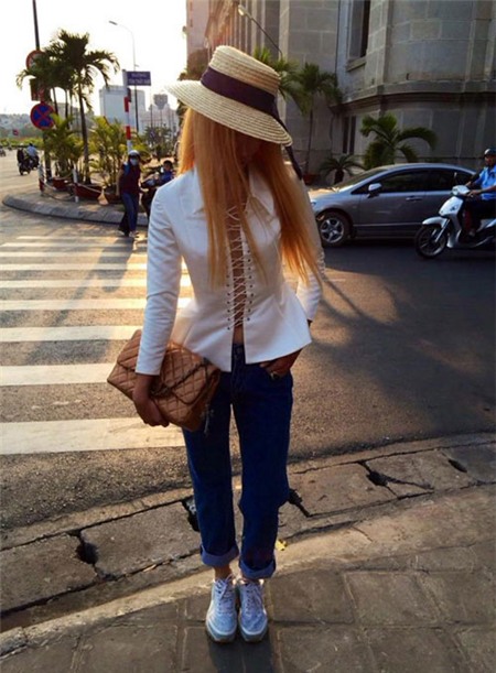 Học sao Việt biến tấu sơ mi trắng siêu sáng tạo - 5