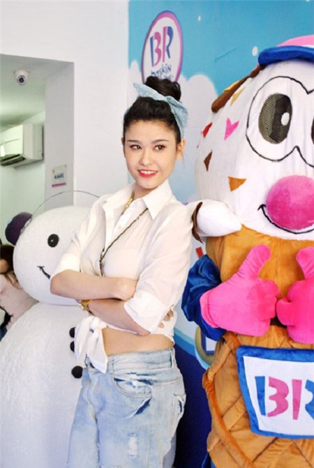 Học sao Việt biến tấu sơ mi trắng siêu sáng tạo - 7