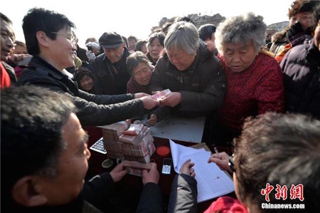 TQ: Bí thư thôn chi “núi” tiền mua quà tết cho cả làng - 3