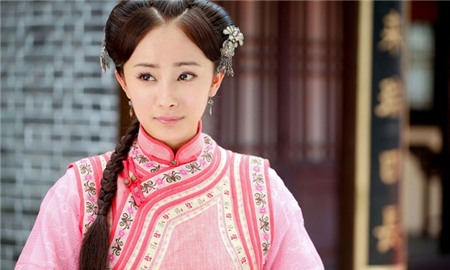 Sau thành công của bộ phim Cung tỏa tâm ngọc (2003), cái tên Dương Mịch trở thành ngôi sao sáng trên màn ảnh xứ Trung. Thế nhưng diễn xuất của cô cũng gây ra nhiều tranh cãi. 