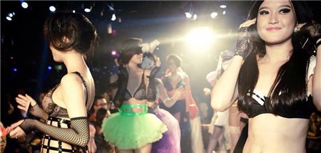 huyen-my-hoang-my-hai-a-hau-cung-ten-hung-gach-da-nhieu-nhat-tu-du-luan