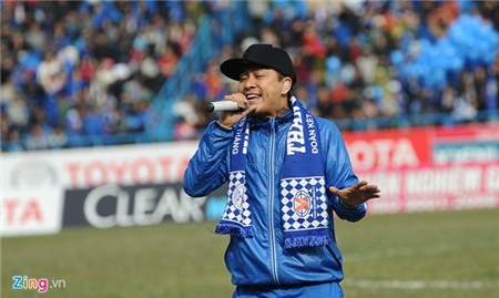 Tuấn Hưng khuấy động không khí sân Cẩm Phả