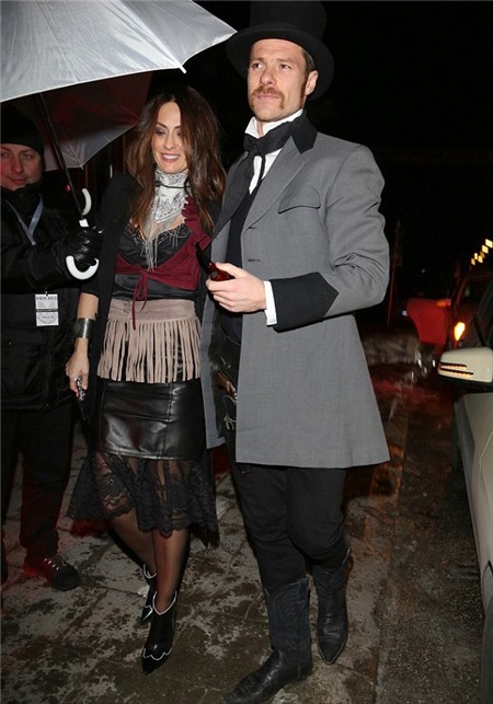 Sao Bayern hóa thân thành tướng cướp, cao bồi viễn tây