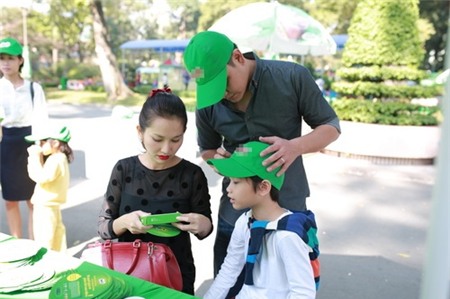 Kim Hiền hạnh phúc khoe bụng bầu 3 tháng bên chồng con - 15