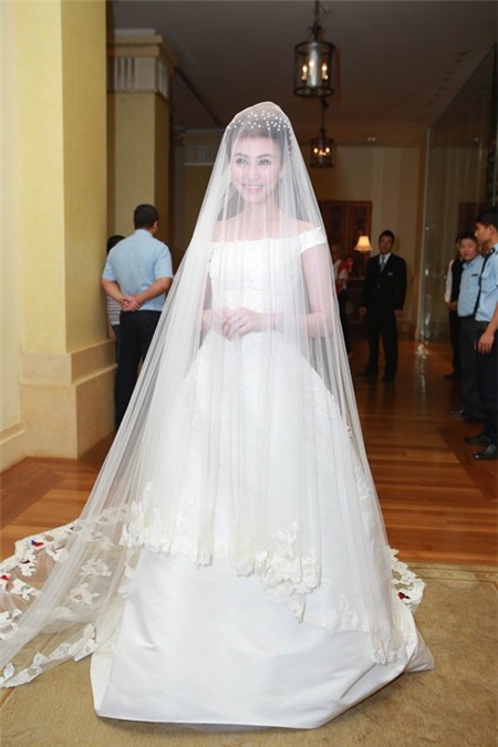 Cận cảnh váy cưới trăm triệu tuyệt đẹp của Ngân Khánh - 5