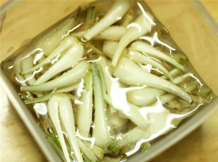 Cách làm củ kiệu ngâm giòn giòn ngày Tết - 4