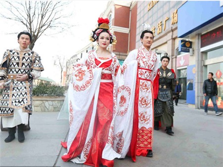 “Lý Trị” dắt “Võ Tắc Thiên” đi mua trang sức Valentine - 5