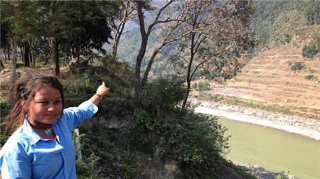 Chính phủ Nepal cho biết họ không đủ nguồn tài chính để xây các cây cầu theo yêu cầu của dân làng. Như vậy, những đứa nhỏ như bé Hitmaya Chepang sẽ phải tiếp tục đu trên dây cáp để tới trường.