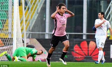 M.U cử người đi xem ‘Aguero mới’ trị giá 30 triệu bảng