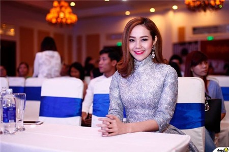 Đi tìm màu son thay thế son đỏ đang khiến sao Việt mê mẩn 5