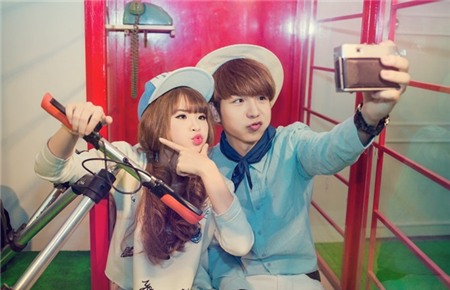 Cặp đôi tin đồn Khởi My - Kelvin Khánh được yêu thích bởi sự nhí nhảnh, trẻ trung.