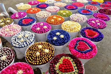 Nam thanh nữ tú tắm chocolate mừng Lễ tình nhân