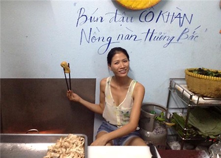 Cuối năm 2012, Trang Trần lấn sân sang lĩnh vực kinh doanh với những món ăn đặc sản phía Bắc. Bằng sự khéo léo và mối quan hệ sẵn có, việc kinh doanh quán bún đậu và đồ nhậu món Bắc của Trang Trần gặp rất nhiều thuận lợi.