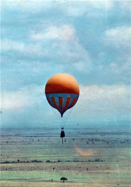 Cụ ông 84 tuổi cùng bạn vượt Đại Tây Dương bằng bè tự chế