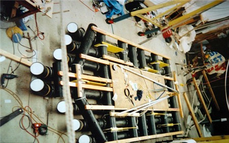 Cụ ông 84 tuổi cùng bạn vượt Đại Tây Dương bằng bè tự chế