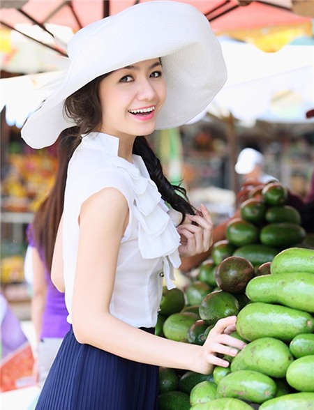 Tuy nhiên, cô may mắn được một thanh niên đưa đi bệnh viện cấp cứu kịp thời. Bã xã của diễn viên Huỳnh Đông xuất viện ngay sáng hôm sau dù bản thân mất khá nhiều máu và phải khâu một đường dài trên đầu. Thông tin vụ tai nạn được Ái Châu chia sẻ trên trang cá nhân vào trưa 14/2.