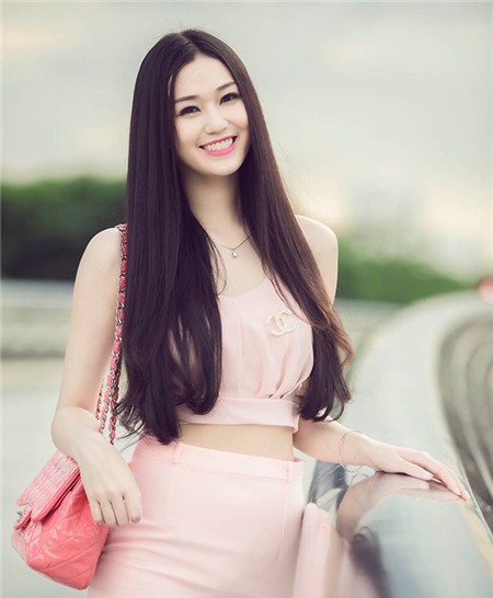 Khánh My bị giật túi xách hiệu, hành hung trên phố: Trưa 8/2, nữ diễn viên Mỹ nhân Sài thành bị giật túi xách khi đang đứng đợi anh trai đến đón trên đường Nguyễn Thái Học, TP HCM. Tên cướp vờ hỏi đường rồi đánh vào mặt cô và ra tay cướp tài sản. Sau đó, hắn lên xe mô tô đồng bọn chờ sẵn tẩu thoát. Ngoài mất phần tài sản hàng trăm triệu đồng cùng vùng mặt bị ảnh hưởng, Khánh My còn bầm dập tay chân do té ngã.