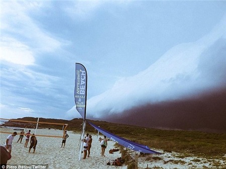 Sydney bất ngờ bị cơn bão mùa hè 