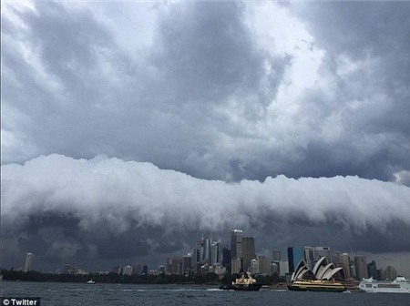 Sydney bất ngờ bị cơn bão mùa hè "tấn công" 4