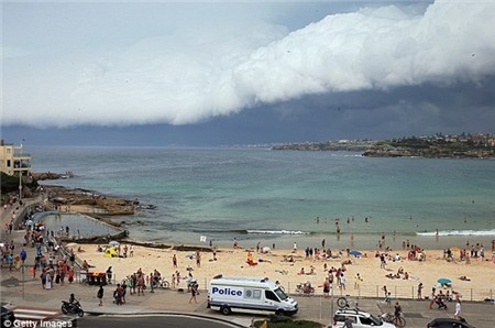 Sydney bất ngờ bị cơn bão mùa hè 