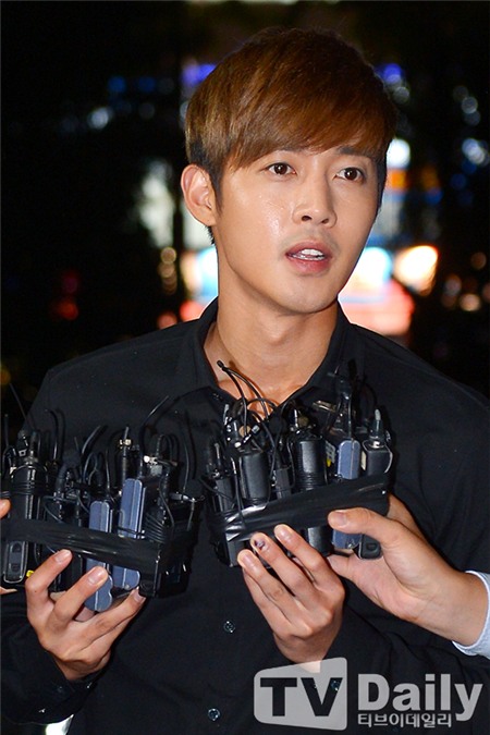 Những scandal tình cảm ồn ào mới nhất của sao Hàn - 1