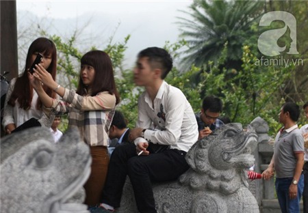Ái ngại với những du khách thản nhiên trèo tường, nằm ngủ ở chùa Bái Đính 1