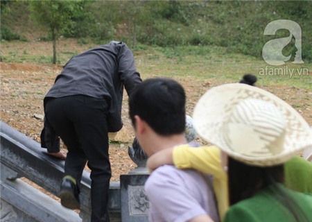 Ái ngại với những du khách thản nhiên trèo tường, nằm ngủ ở chùa Bái Đính 10