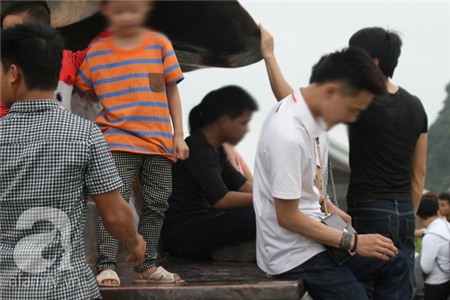 Ái ngại với những du khách thản nhiên trèo tường, nằm ngủ ở chùa Bái Đính 4
