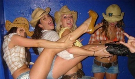 Hình ảnh khó đỡ của cô nàng cá tính