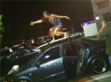 Hình ảnh khó đỡ của cô nàng cá tính