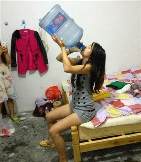 Hình ảnh khó đỡ của cô nàng cá tính