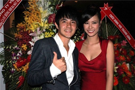 Đầu tháng 9/2010, nghi án hẹn hò của Ông Cao Thắng và Đông Nhi xuất hiện trên khắp các mặt báo khi nam ca sĩ bất ngờ đảm nhận vai trò diễn viên minh hoạ trong MV của Đông Nhi. Nghi án hẹn hò trở nên rầm rộ hơn khi Ông Cao Thắng và Đông Nhi vô cùng thân mật trong buổi họp báo ra mắt album vol 1 của nữ ca sĩ.