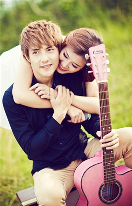 Đầu năm 2012, Ông Cao Thắng đã cho ra mắt MV Hãy cho anh cơ hội. Điểm đặc biệt, nữ chính trong MV này không ai khác chính là người yêu của anh - Đông Nhi.