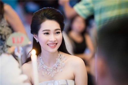 Đặng Thu Thảo khác lạ với